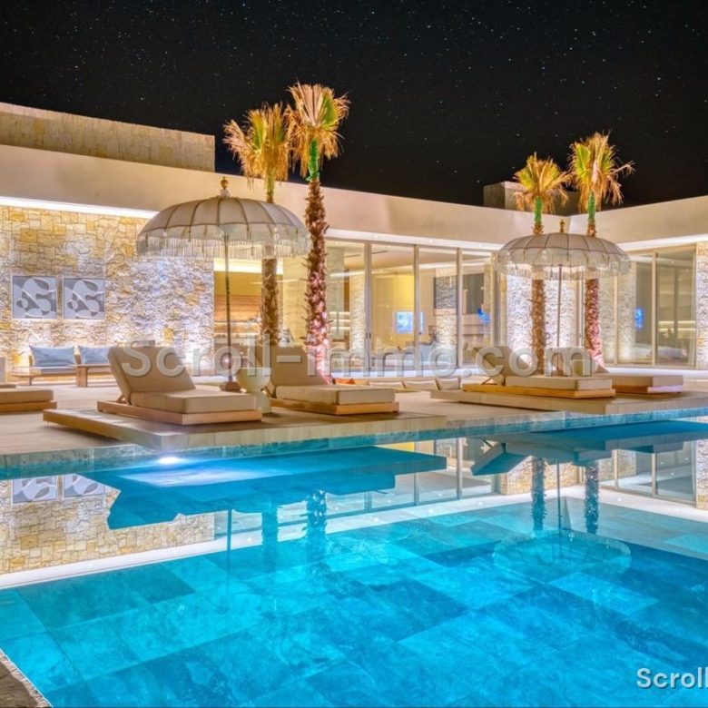 Villa luxueuse Meublée à Vendre – Route de Fès, Km 13