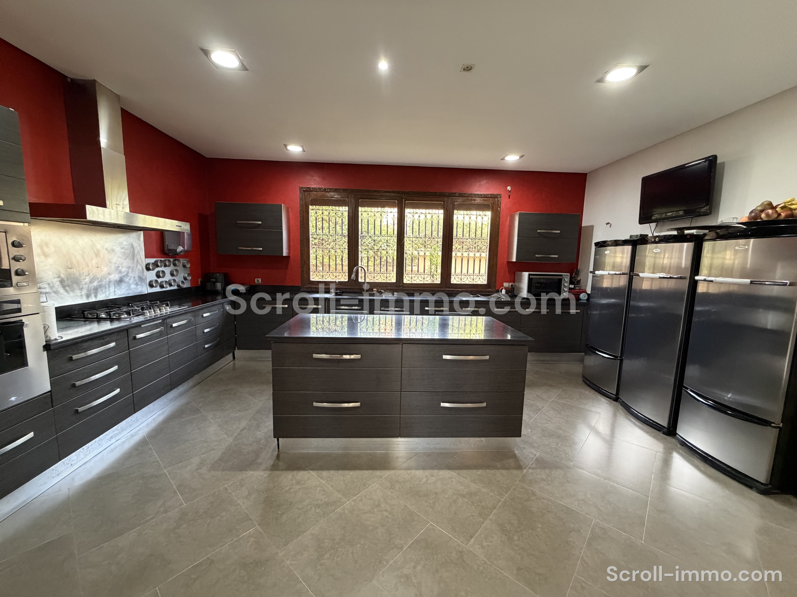 Villa 700m2 sur Parcelle de 2100m2 – Palmeraie