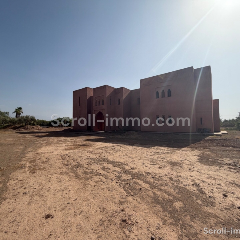 Villa style Riad – 1000m² à Route de l’Ourika