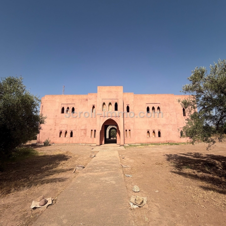 Villa style Riad – 1000m² à Route de l’Ourika