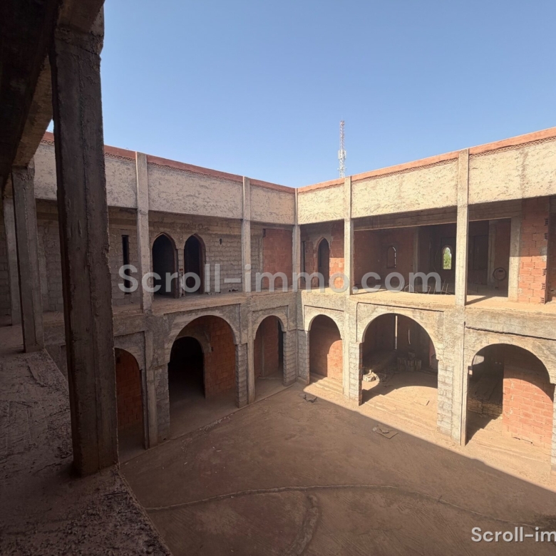 Villa style Riad – 1000m² à Route de l’Ourika