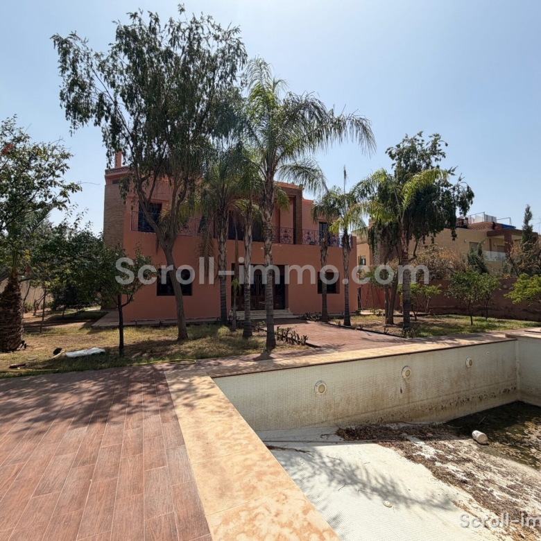 Villa authentique – 400m² à Route de Fès