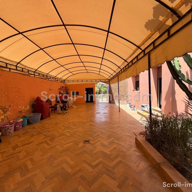 Villa authentique – 400m² à Route de Fès