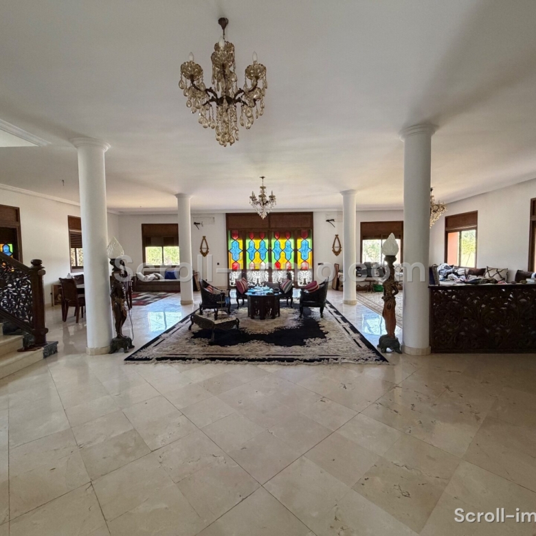 Villa authentique – 400m² à Route de Fès