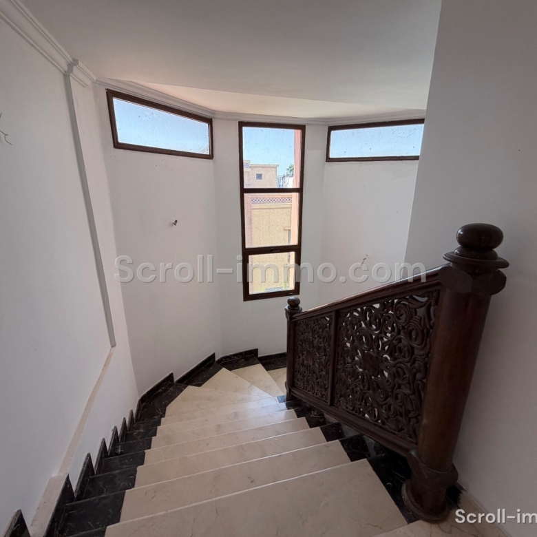 Villa authentique – 400m² à Route de Fès