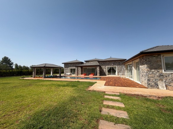 Villa clé en main – 400m² à Route de l’Ourika