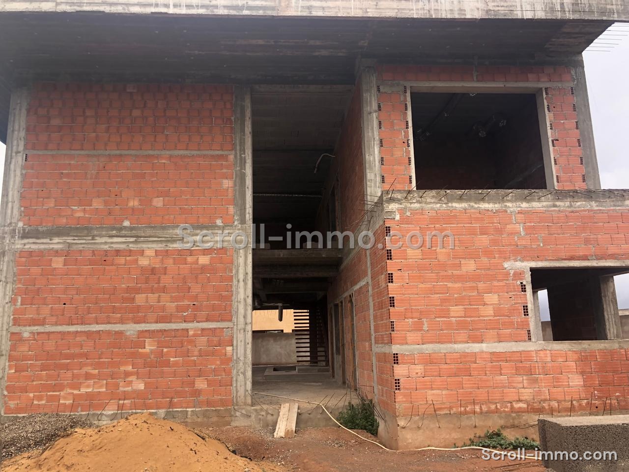 d26a8f0b-ad56-4949-a1d3-25918ae5dcd4-WhatsApp_Image_2026_04_25_at_18.19.15__8_ Superbe villa semi-finie contemporaine à Amelkis – Marrakech