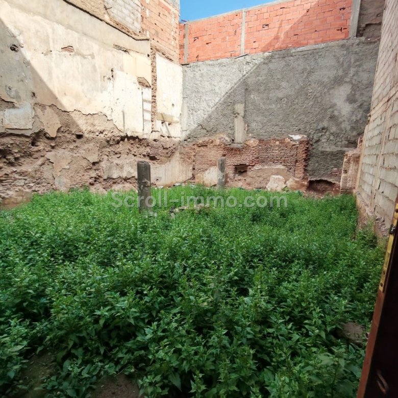 Terrain 100m² en ruine Melkia – Quartier Laksour