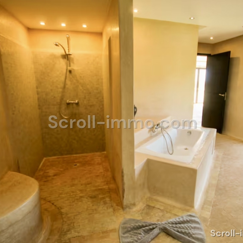 Très beau domaine de 12000 m2, villa 4 suites