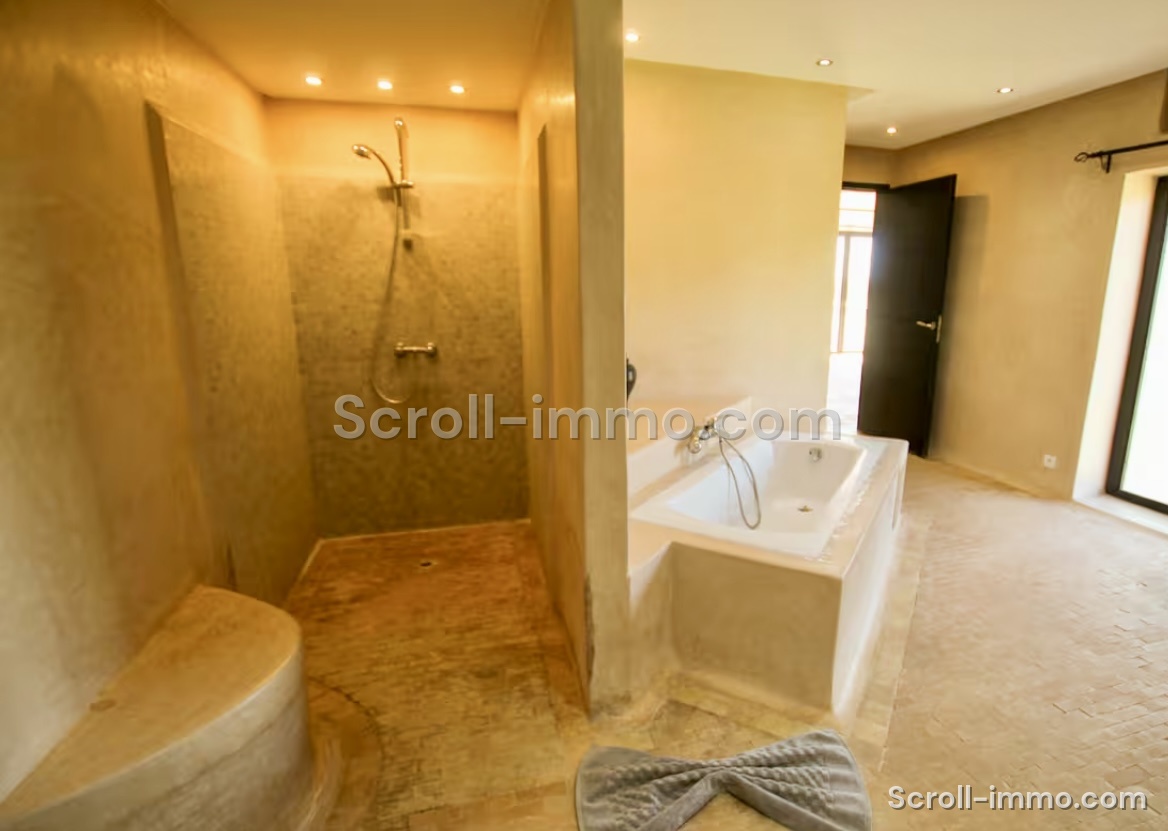 Très beau domaine de 12000 m2, villa 4 suites