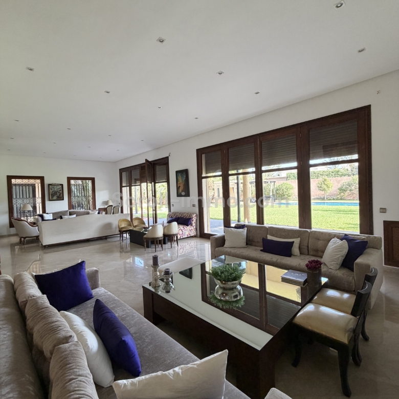 Villa 700m2 sur Parcelle de 2100m2 – Palmeraie