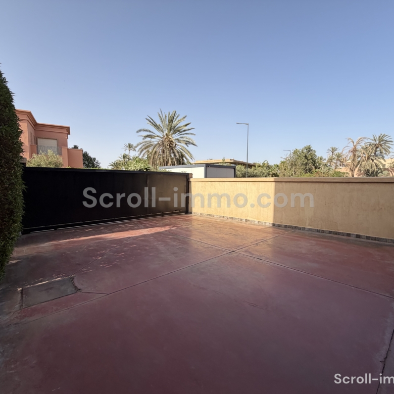 Villa 700m2 sur Parcelle de 2100m2 – Palmeraie