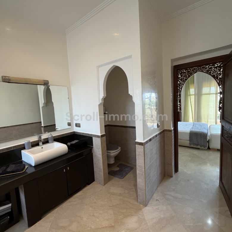 Villa 700m2 sur Parcelle de 2100m2 – Palmeraie