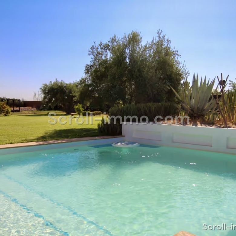 Très beau domaine de 12000 m2, villa 4 suites