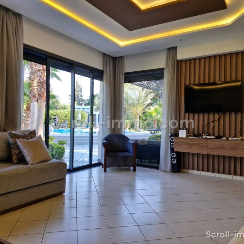 Villa 6 suites à Targa – Piscine – grand terrain