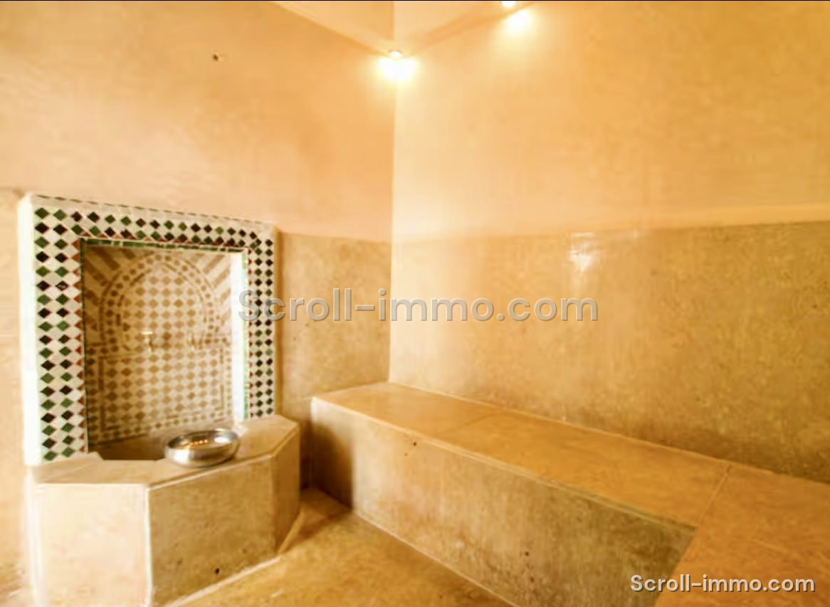 Très beau domaine de 12000 m2, villa 4 suites