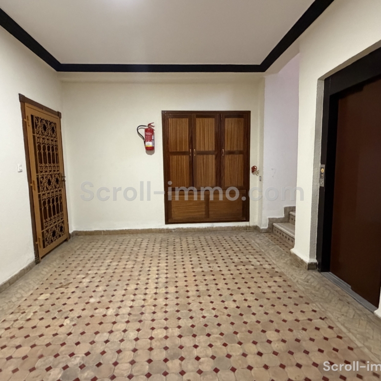Exclusivité ! Appartement à rafraichir de 82 m² – Marrakech / Allal Fassi)