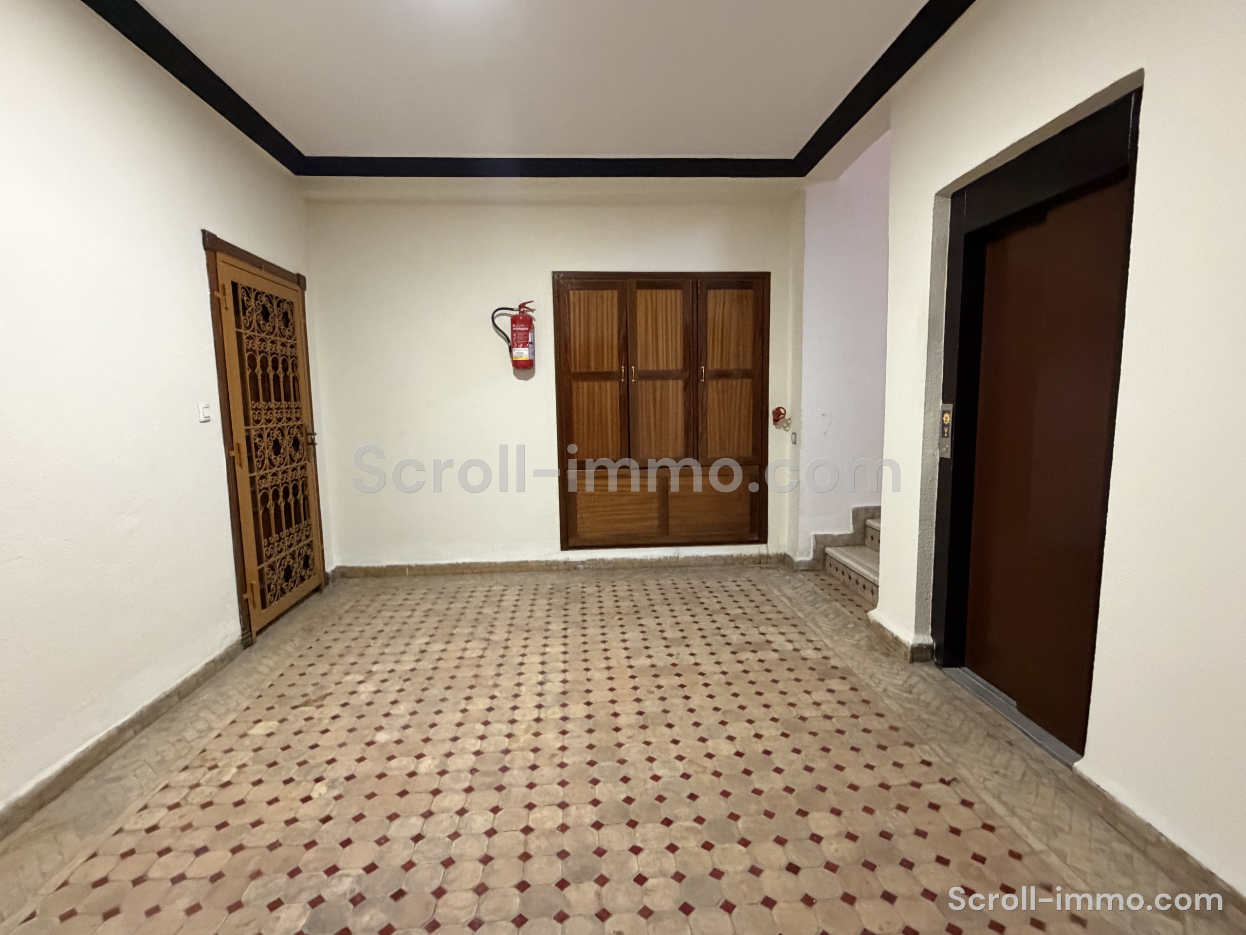 Exclusivité ! Appartement à rafraichir de 82 m² – Marrakech / Allal Fassi)