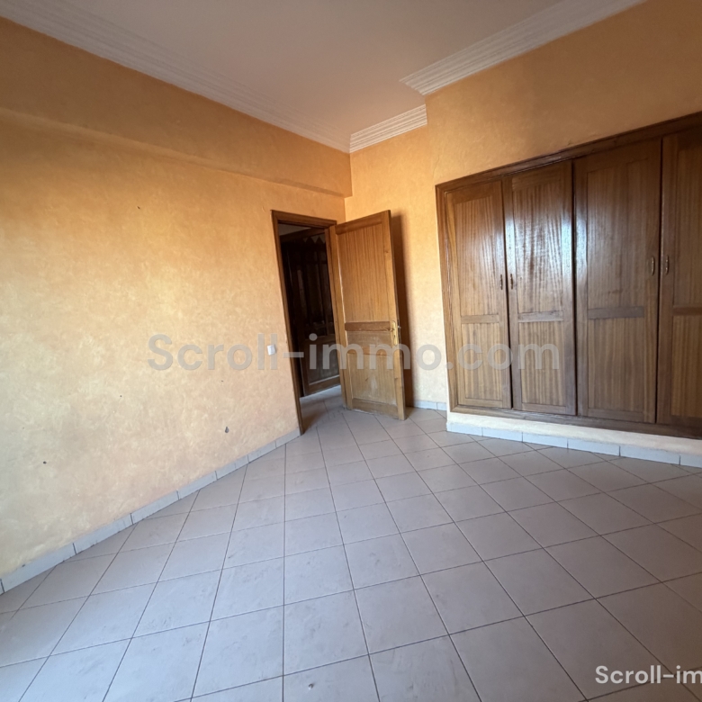 Exclusivité ! Appartement à rafraichir de 82 m² – Marrakech / Allal Fassi)