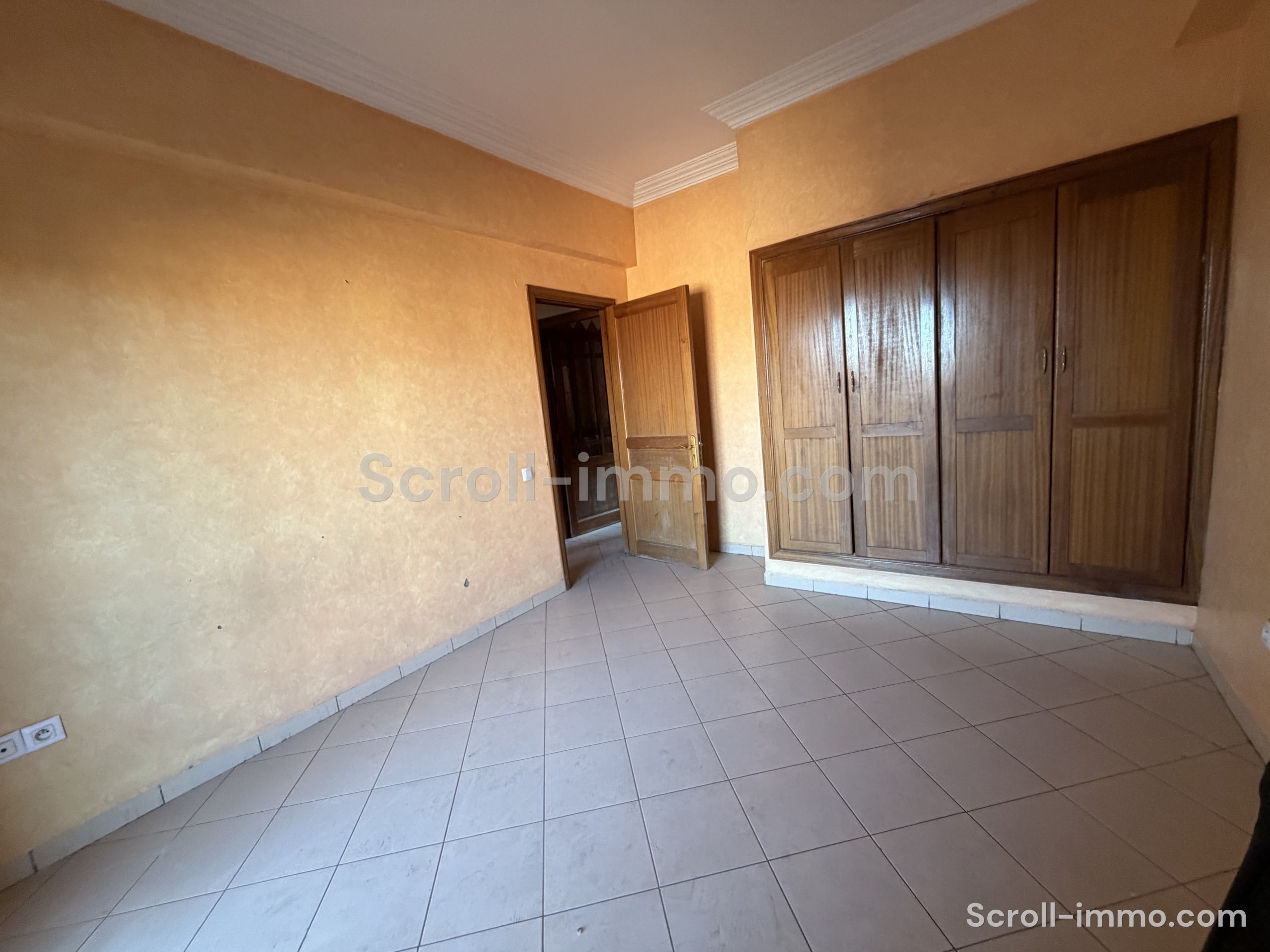 Exclusivité ! Appartement à rafraichir de 82 m² – Marrakech / Allal Fassi)