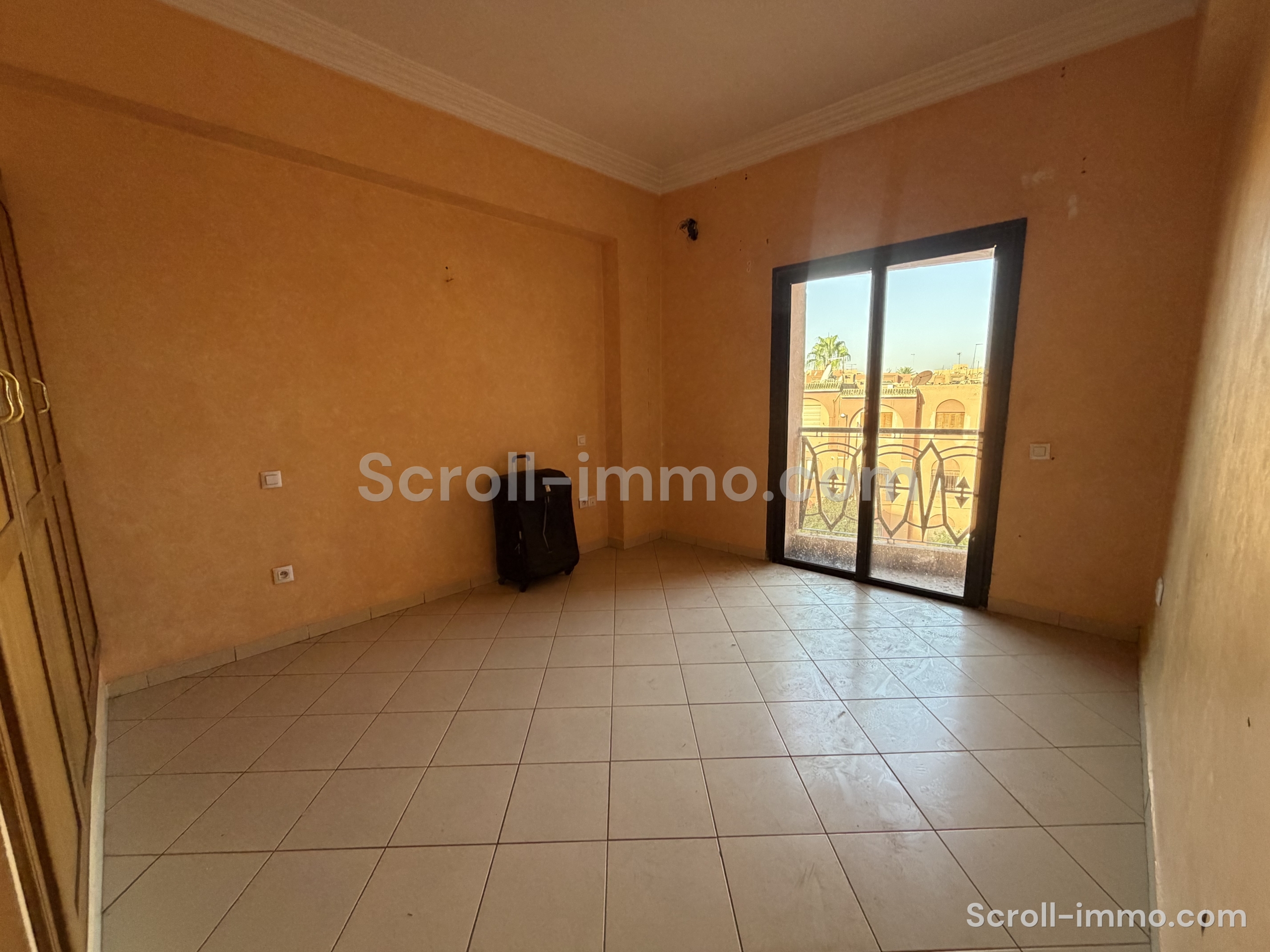 Exclusivité ! Appartement à rafraichir de 82 m² – Marrakech / Allal Fassi)