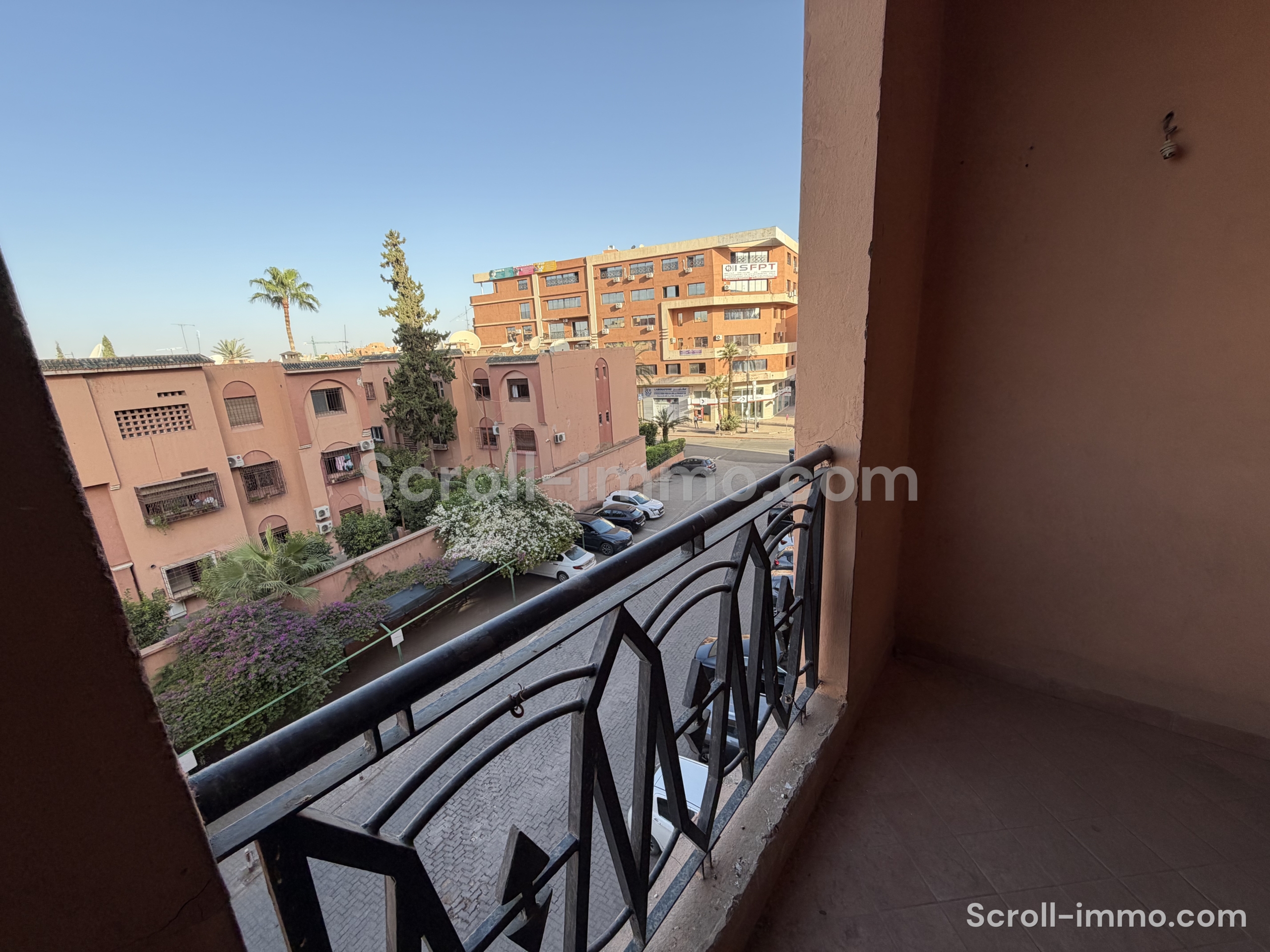 Exclusivité ! Appartement à rafraichir de 82 m² – Marrakech / Allal Fassi)
