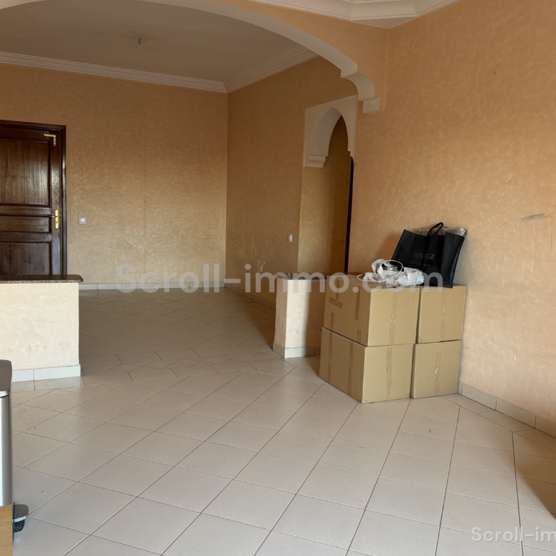 Exclusivité ! Appartement à rafraichir de 82 m² – Marrakech / Allal Fassi)