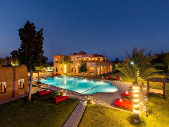 Villa contemporaine – 1600m² à Route de Fès