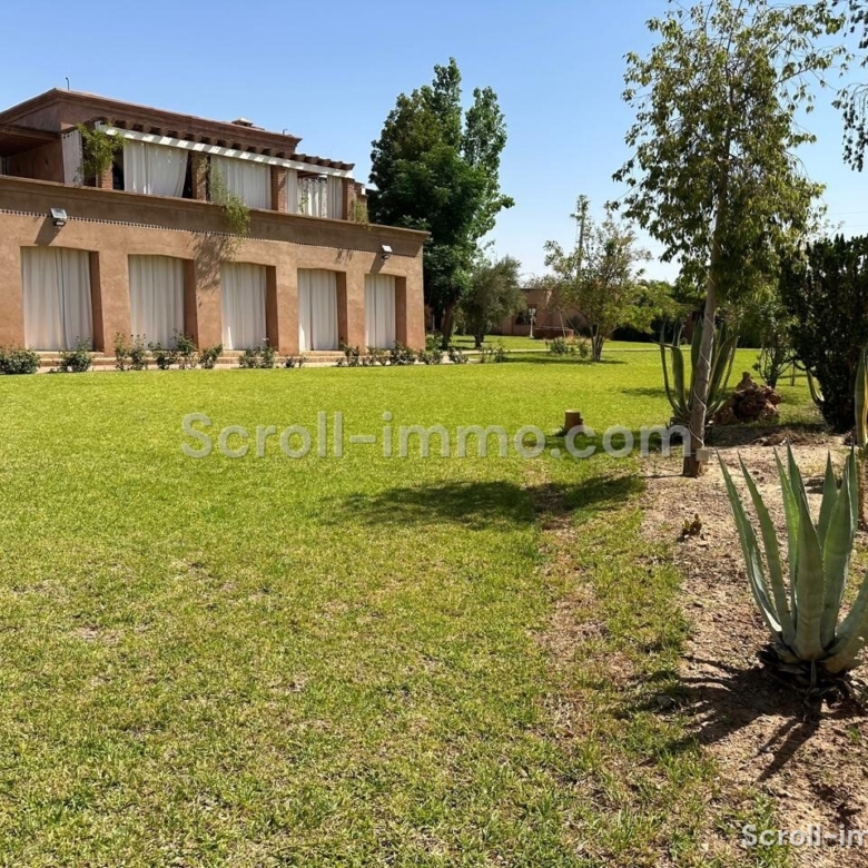 Villa contemporaine – 1600m² à Route de Fès