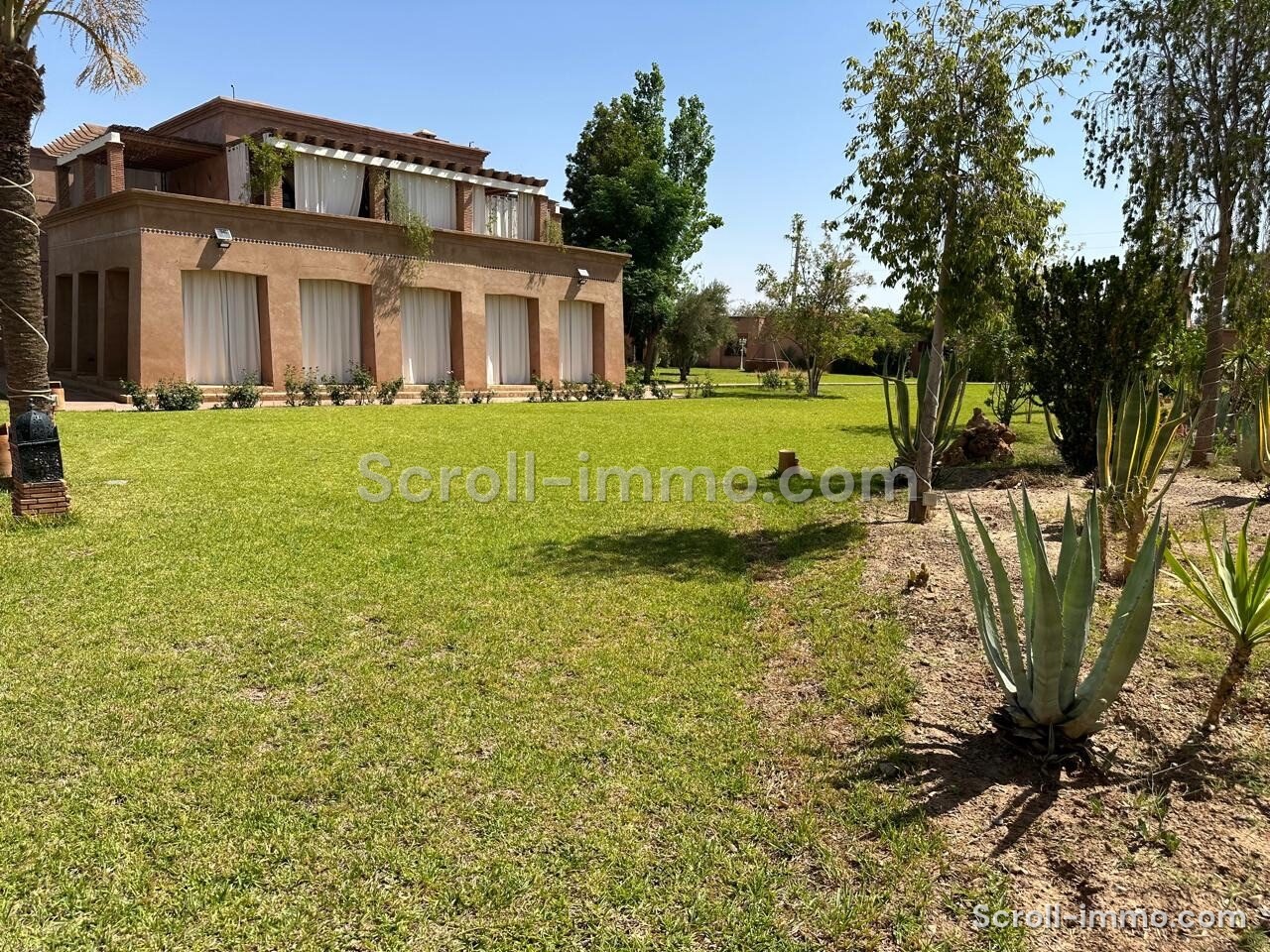 Villa contemporaine – 1600m² à Route de Fès