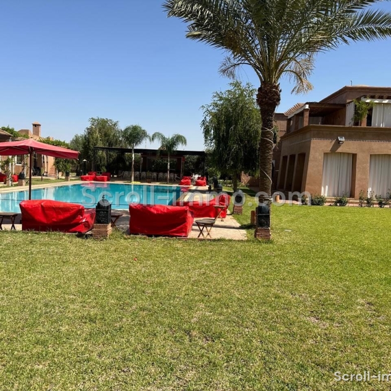 Villa contemporaine – 1600m² à Route de Fès