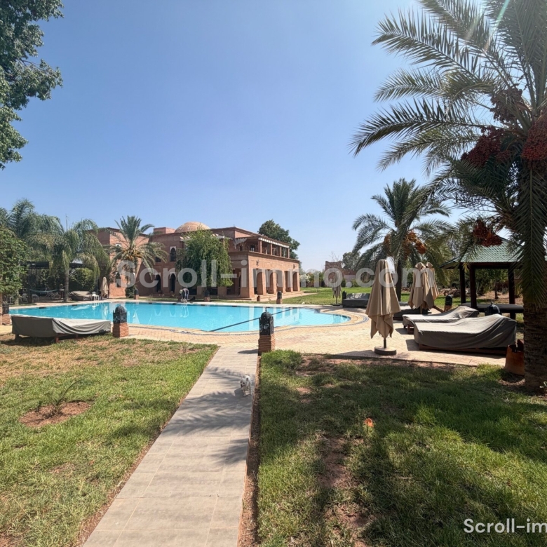 Villa contemporaine – 1600m² à Route de Fès