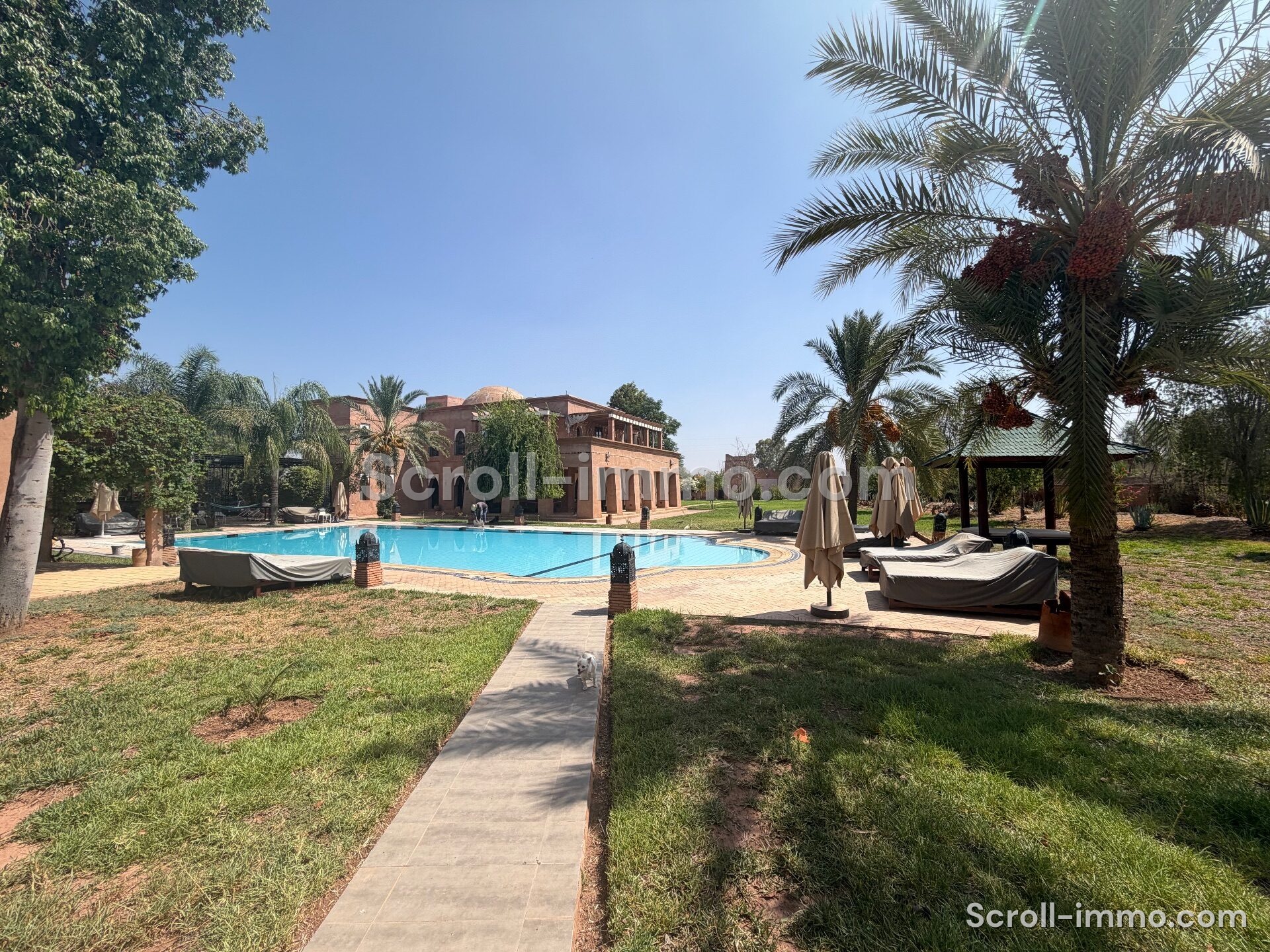 Villa contemporaine – 1600m² à Route de Fès