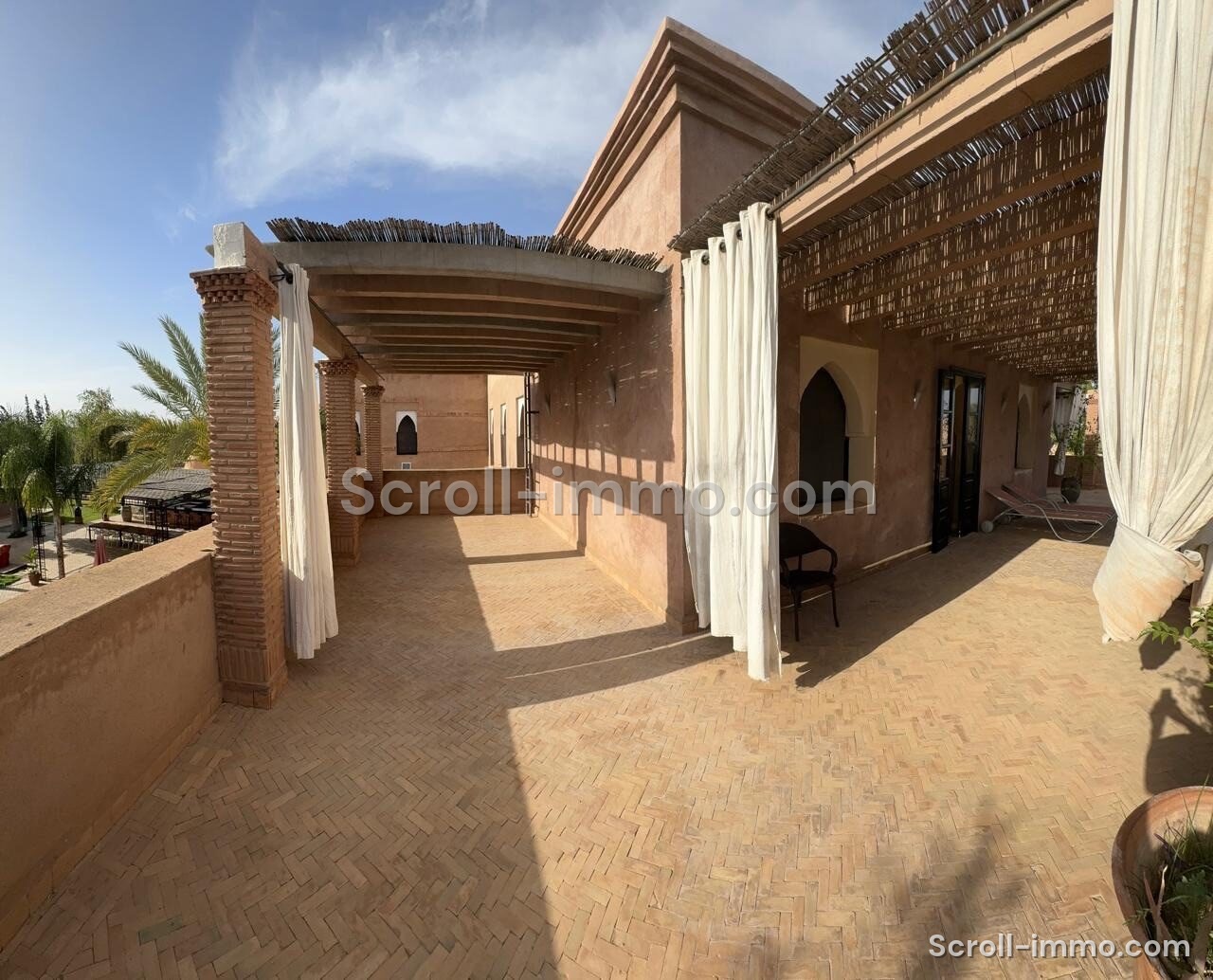 Villa contemporaine – 1600m² à Route de Fès