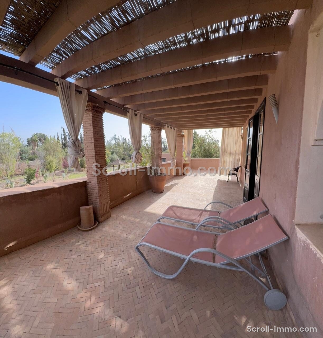 Villa contemporaine – 1600m² à Route de Fès