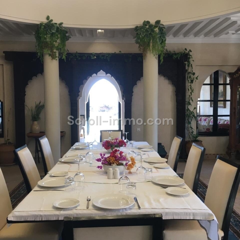 Villa contemporaine – 1600m² à Route de Fès