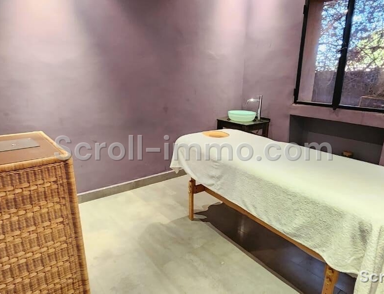 Villa contemporaine – 1600m² à Route de Fès