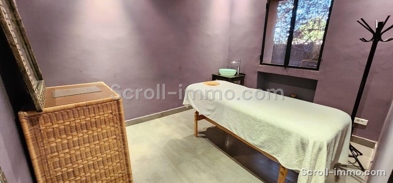 Villa contemporaine – 1600m² à Route de Fès