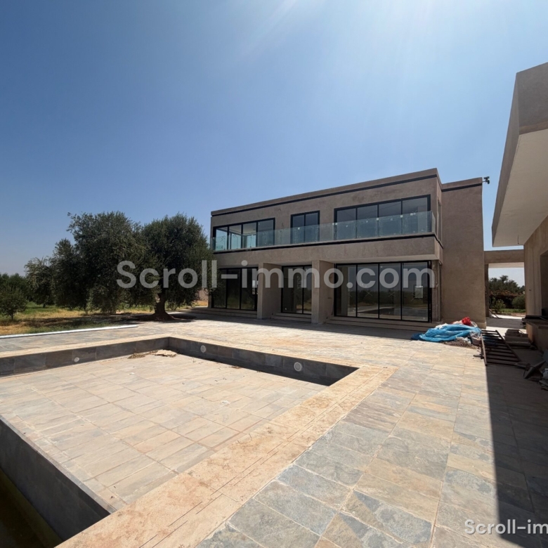 Villa en phase finale d’achèvement – 700m² à Route de Fès