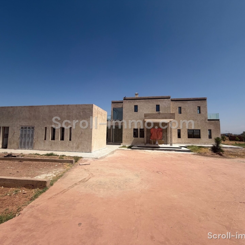 Villa en phase finale d’achèvement – 700m² à Route de Fès