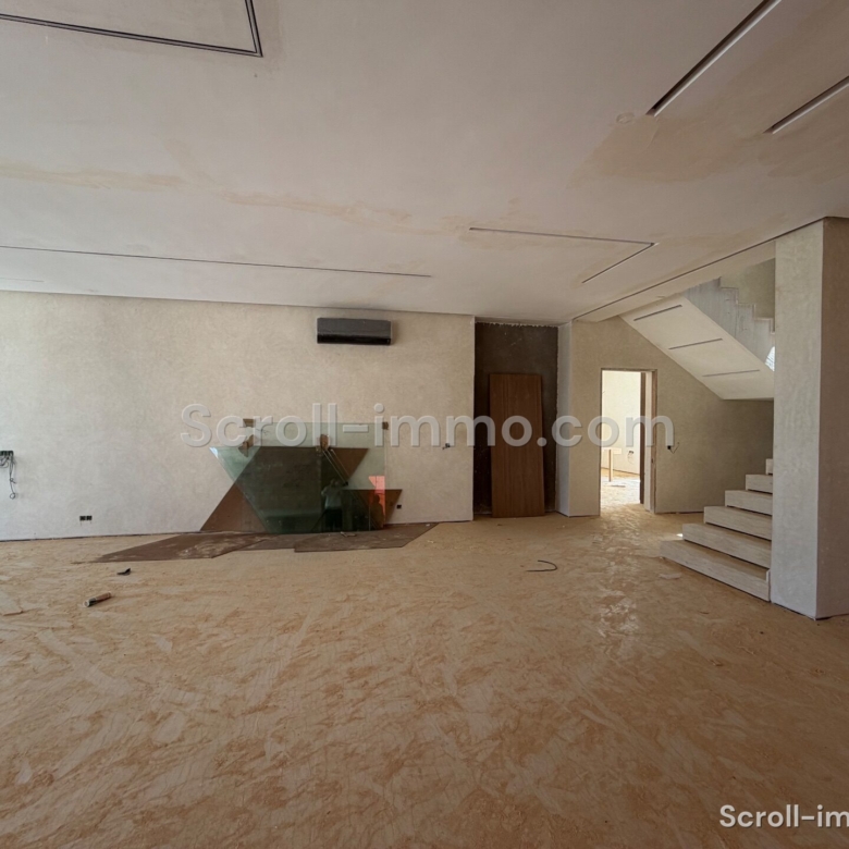 Villa en phase finale d’achèvement – 700m² à Route de Fès
