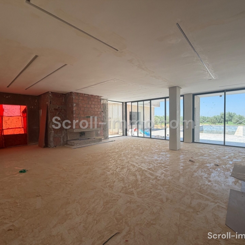 Villa en phase finale d’achèvement – 700m² à Route de Fès