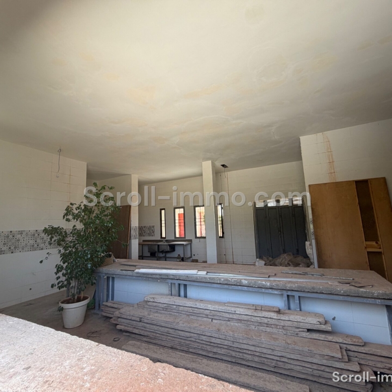 Villa en phase finale d’achèvement – 700m² à Route de Fès