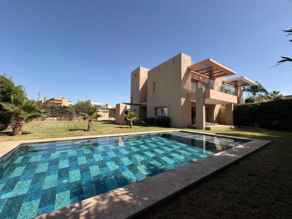 Villa d’exception – 300m² à Route de Tahannaout