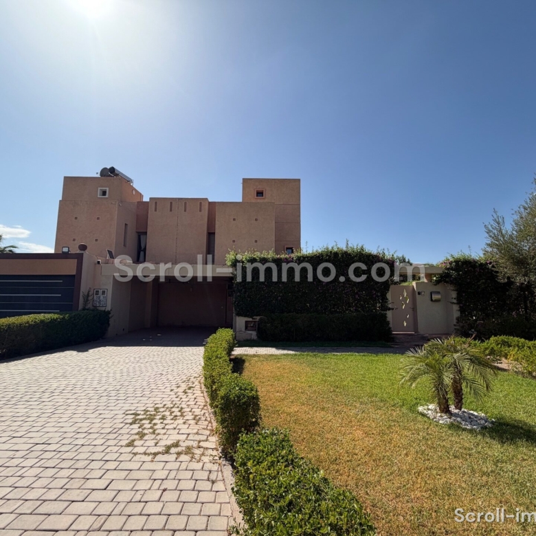 Villa d’exception – 300m² à Route de Tahannaout