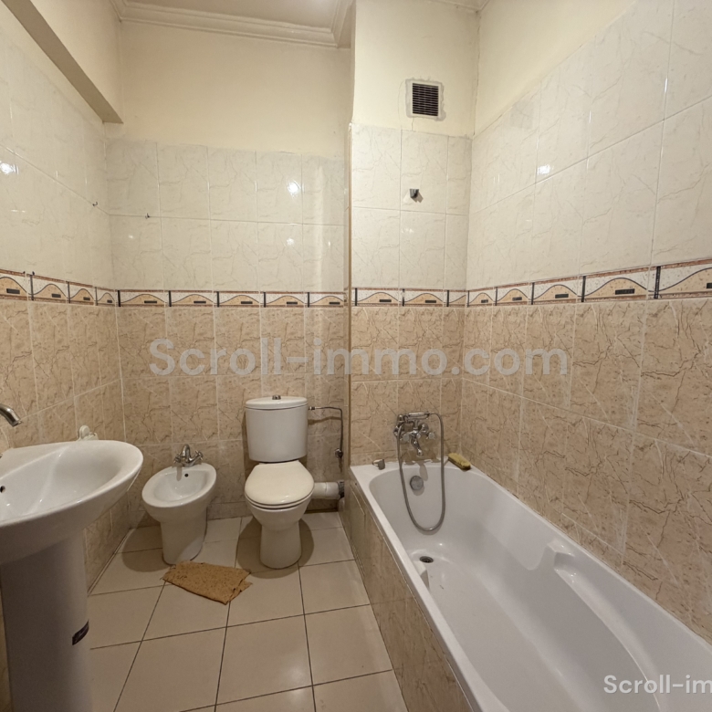 Exclusivité ! Appartement à rafraichir de 82 m² – Marrakech / Allal Fassi)