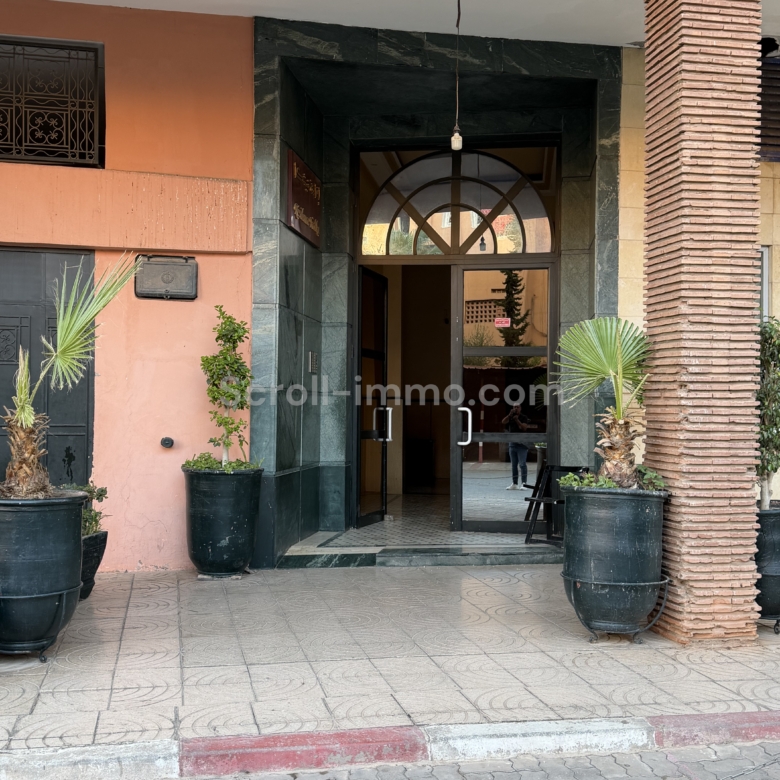 Exclusivité ! Appartement à rafraichir de 82 m² – Marrakech / Allal Fassi)