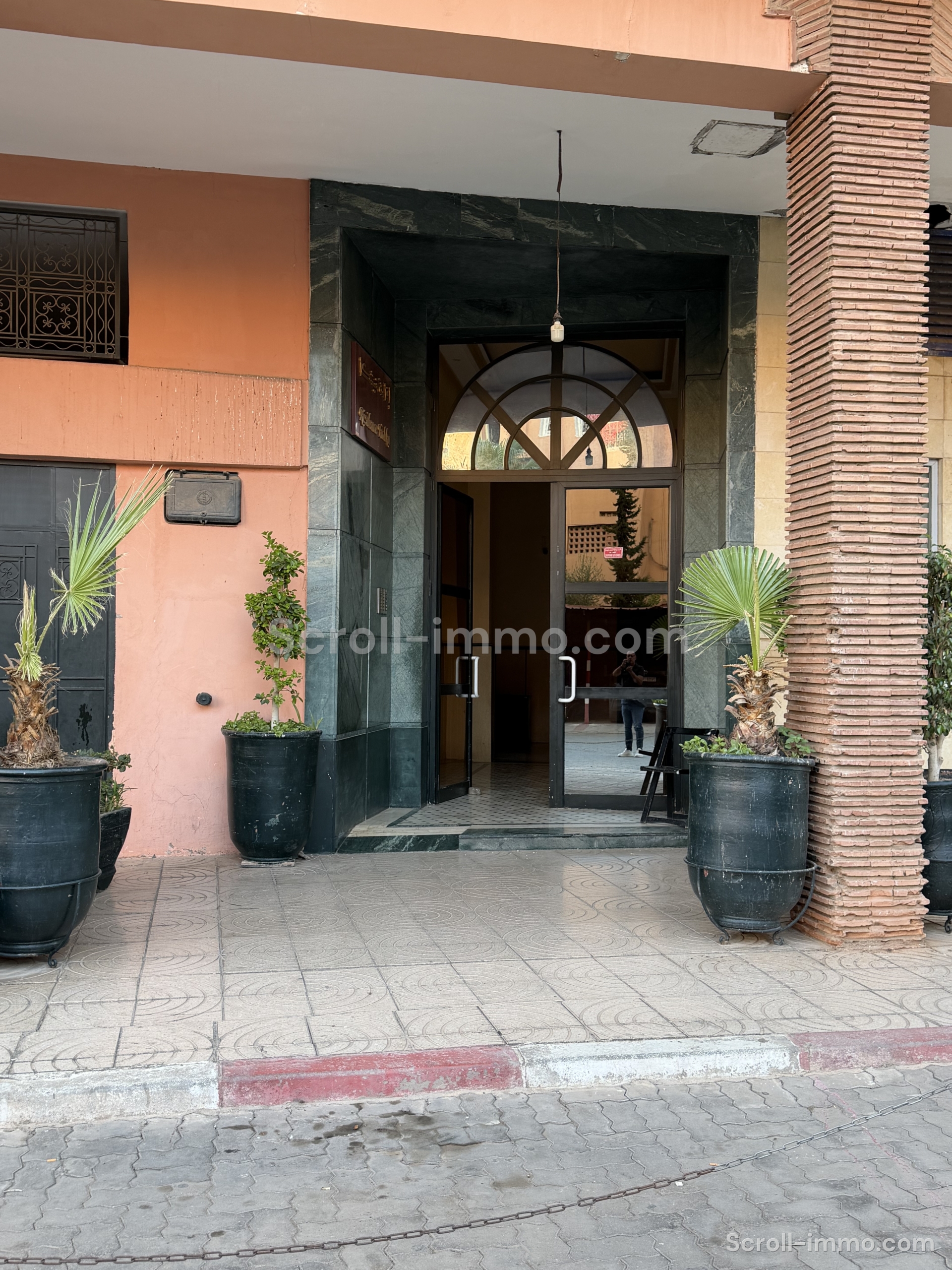 Exclusivité ! Appartement à rafraichir de 82 m² – Marrakech / Allal Fassi)