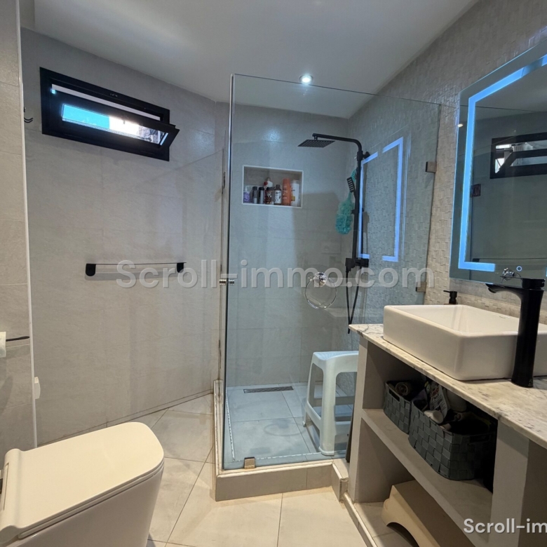 Appartement dans une résidence avec piscine – 71m² à Route de Casablanca