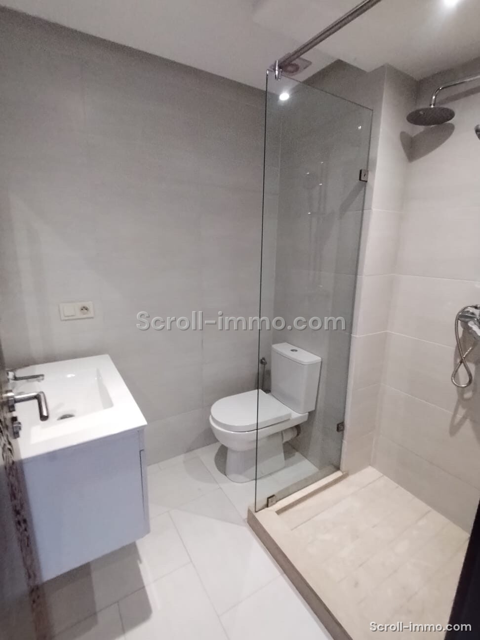 Appartement dans une résidence avec piscine à vendre – 80m² à Route de Safi